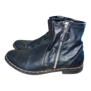 Restricted Bernice Side Zipper Women’s Ankle Boot size 8 Black.